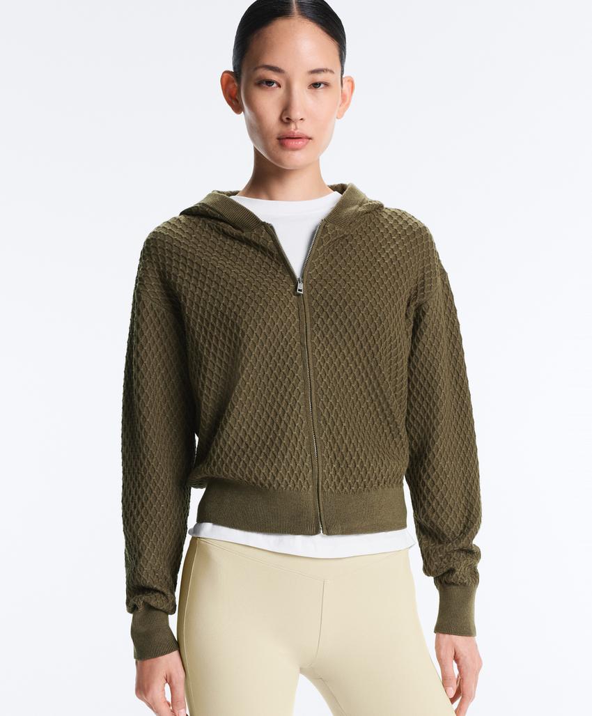 Вязаная куртка с капюшоном