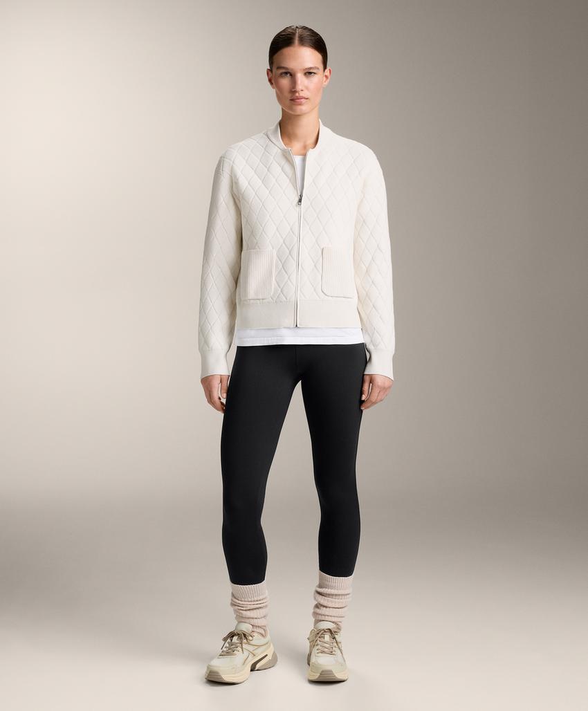 Вязаная куртка с ромбовидной структурой