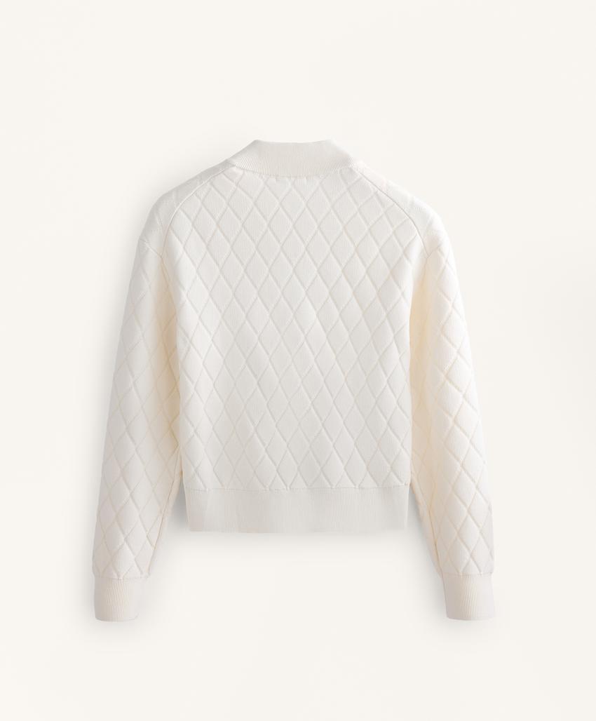 Вязаная куртка с ромбовидной структурой