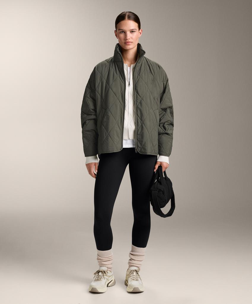 Вязаная куртка с ромбовидной структурой