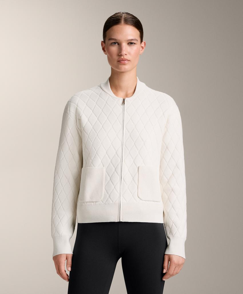 Вязаная куртка с ромбовидной структурой