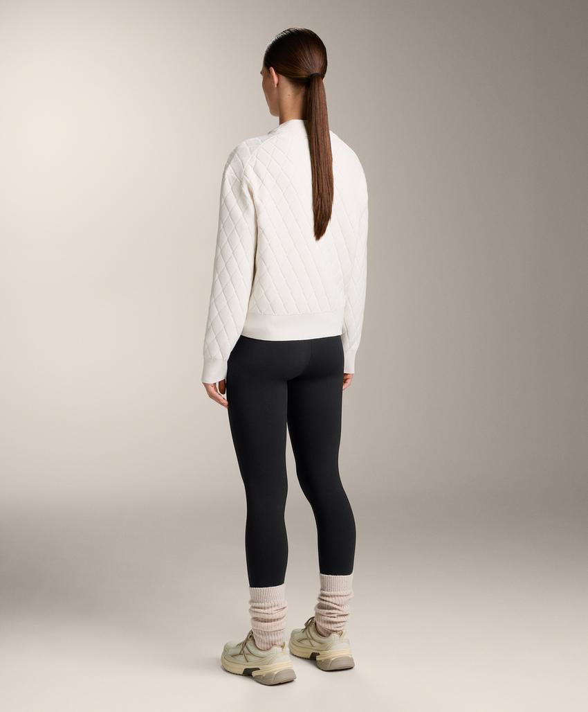 Вязаная куртка с ромбовидной структурой