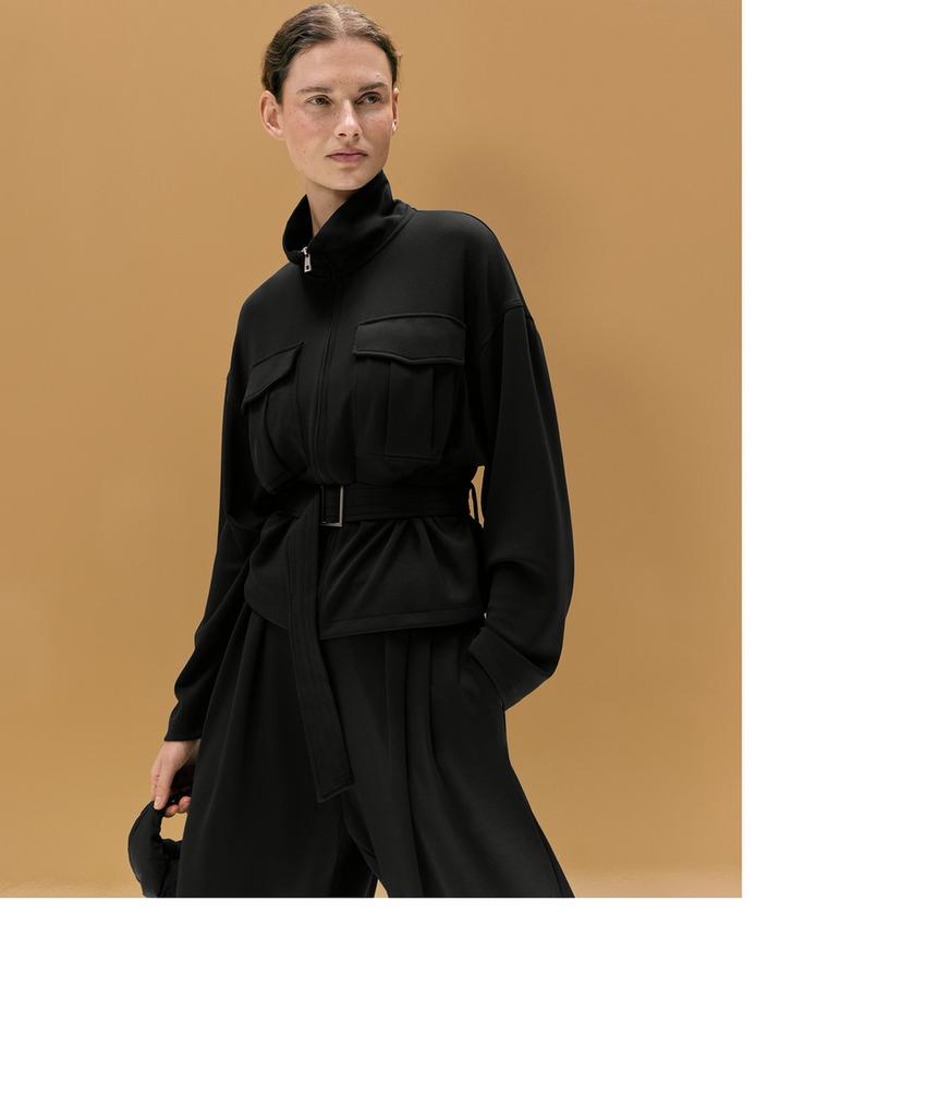 Куртка с ремнем из мягкой ткани с модалом