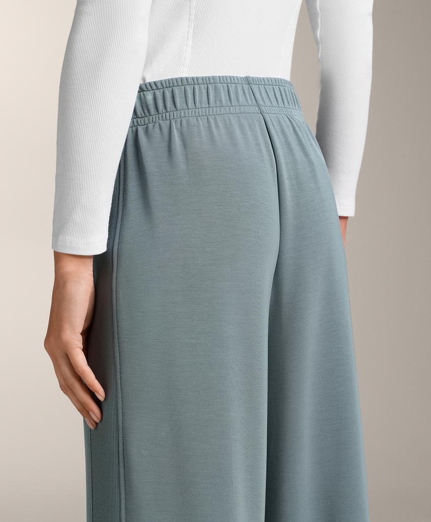 Прямые брюки в рубчик с модалом и мягкой на ощупь тканью