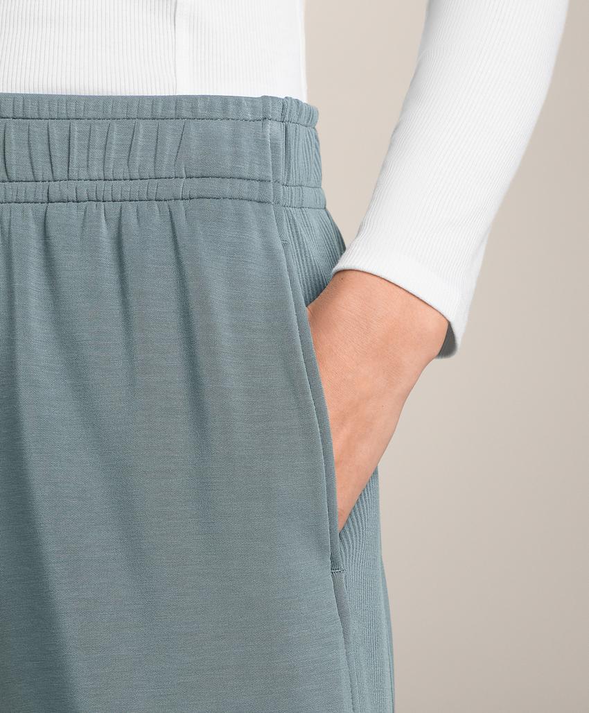 Прямые брюки в рубчик с модалом и мягкой на ощупь тканью