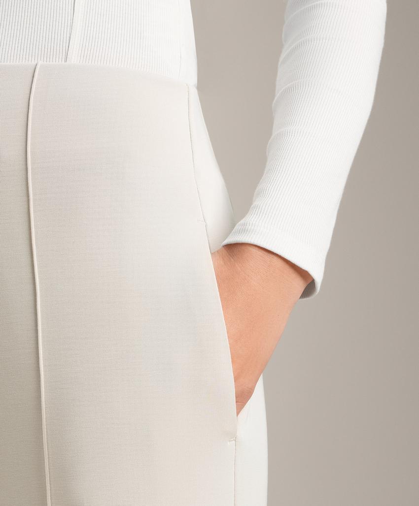 Прямые брюки с рельефным швом из модала с мягкой отделкой