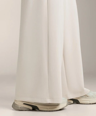 Прямые брюки с рельефным швом из модала с мягкой отделкой- Заказать в России