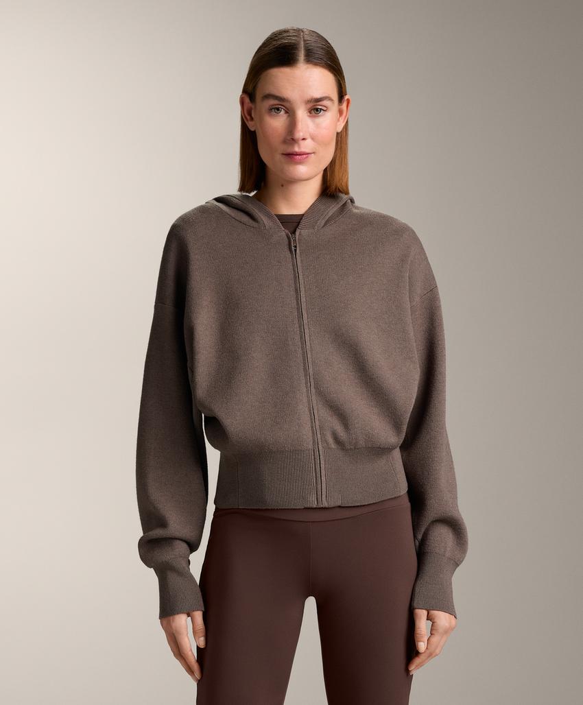 Вязаная куртка с капюшоном, детали по бокам