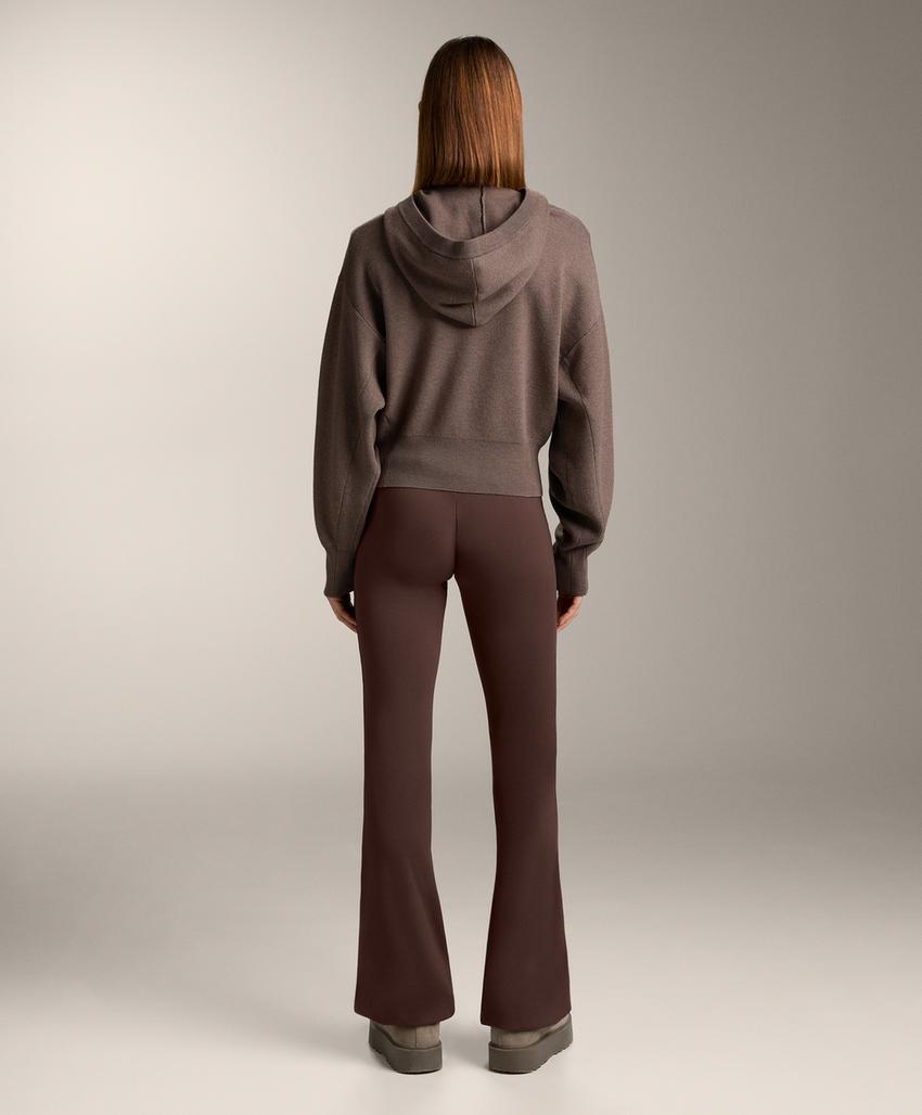 Вязаная куртка с капюшоном, детали по бокам