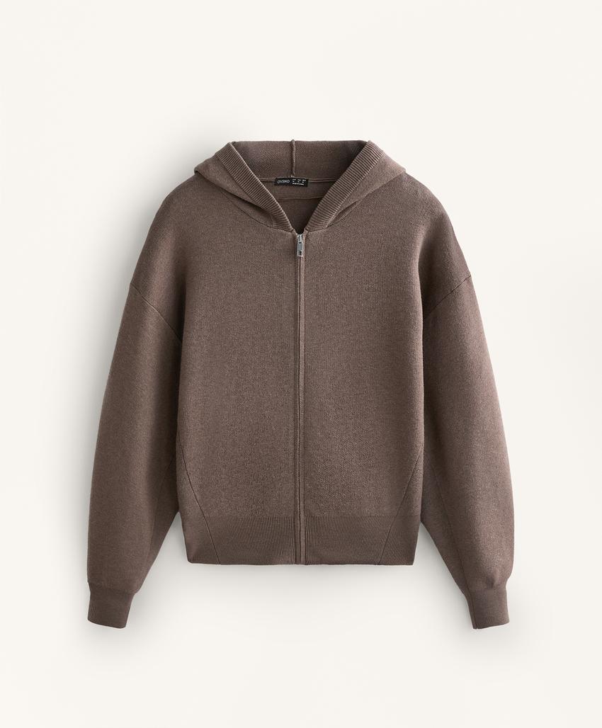 Вязаная куртка с капюшоном, детали по бокам