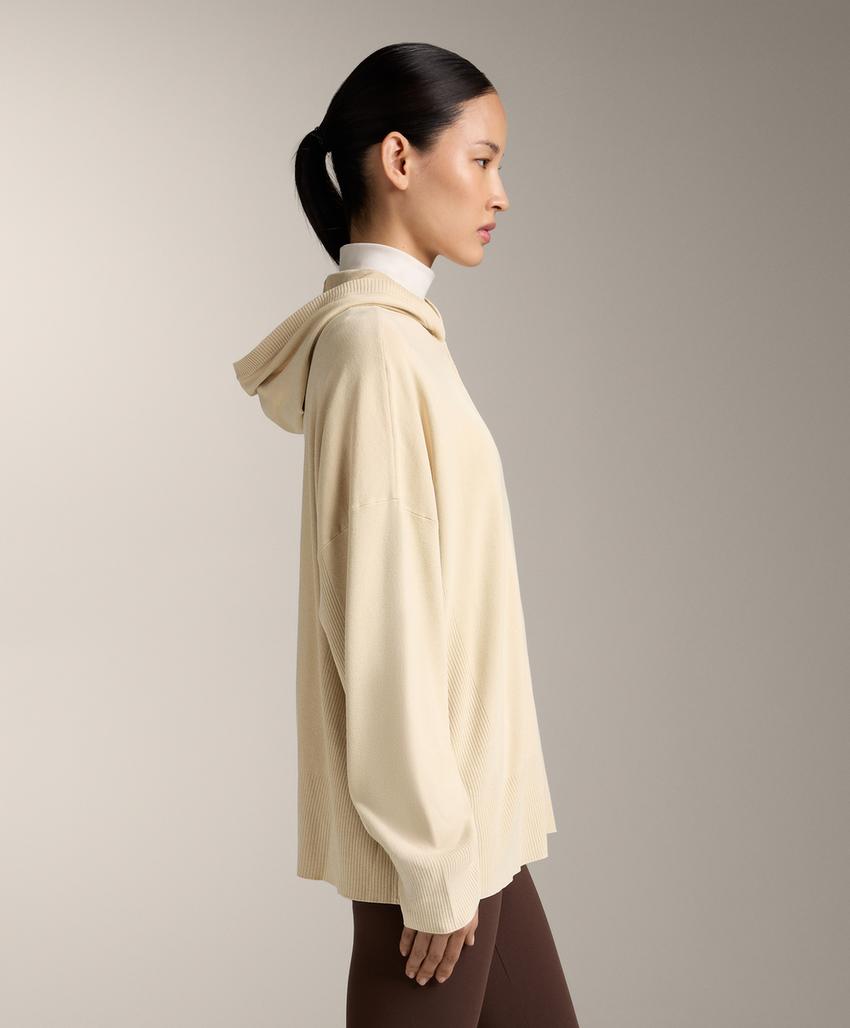 Длинная вязаная куртка с капюшоном