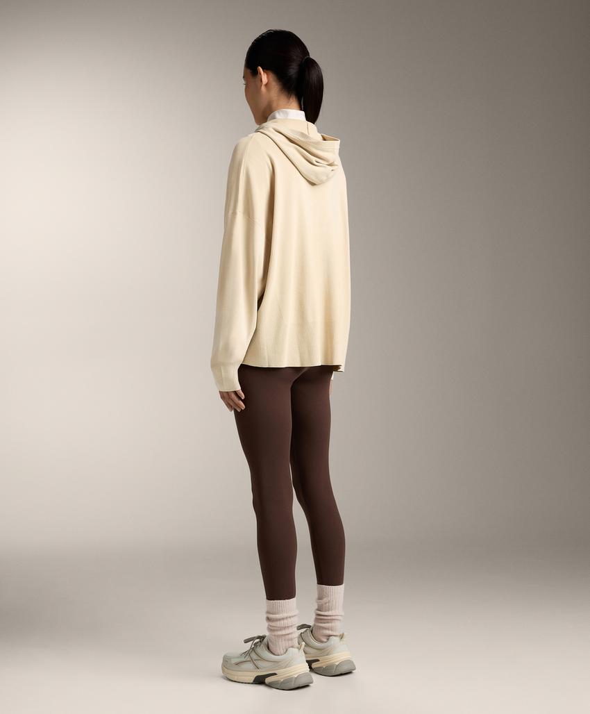 Длинная вязаная куртка с капюшоном