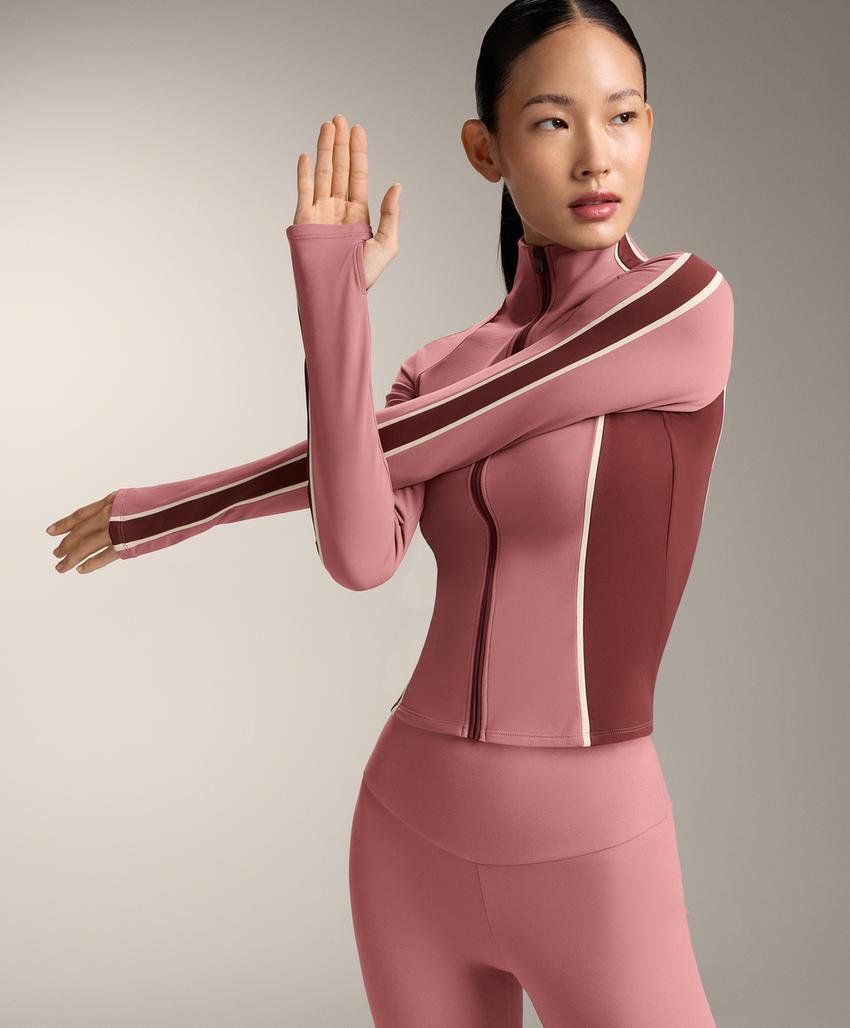 Легкая и теплая высокотехнологичная куртка