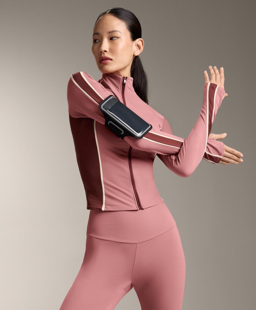 Легкая и теплая высокотехнологичная куртка