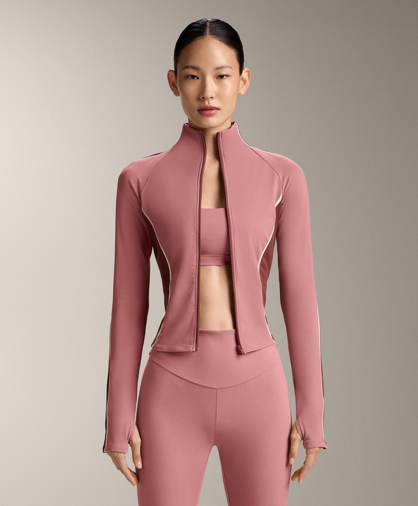 Легкая и теплая высокотехнологичная куртка