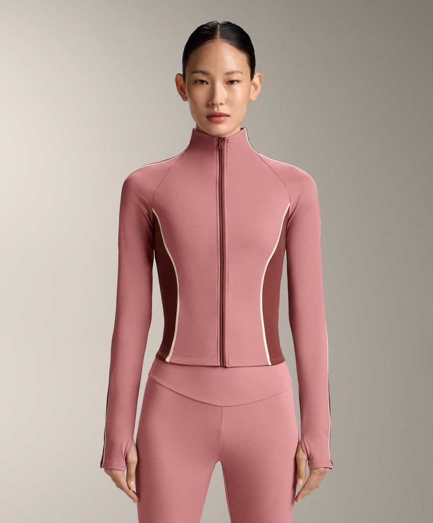 Легкая и теплая высокотехнологичная куртка