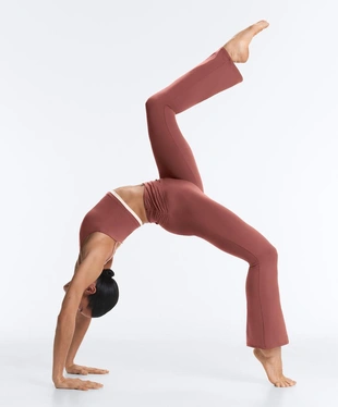 Брюки FLARE COMFORTLUX HIGH RISE с драпировкой на талии- Заказать в России