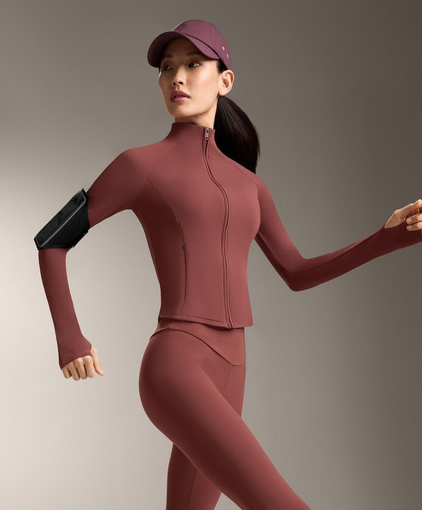 Легкая и теплая высокотехнологичная куртка