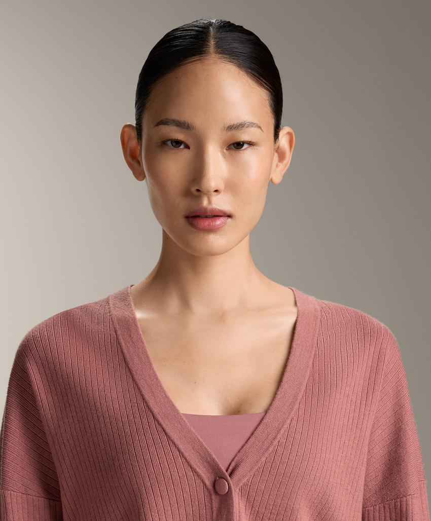 Вязаный кардиган в рубчик