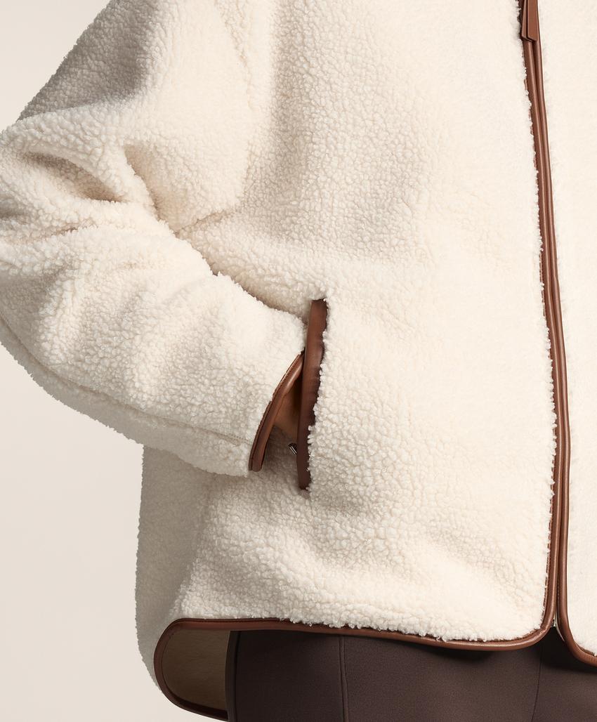 Куртка из искусственной овчины с капюшоном