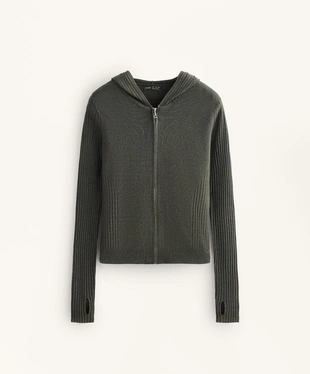 Приталенная вязаная куртка с капюшоном- Заказать в России