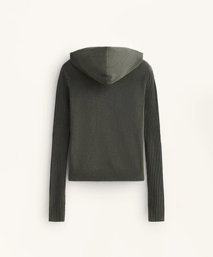 Приталенная вязаная куртка с капюшоном- Заказать в России