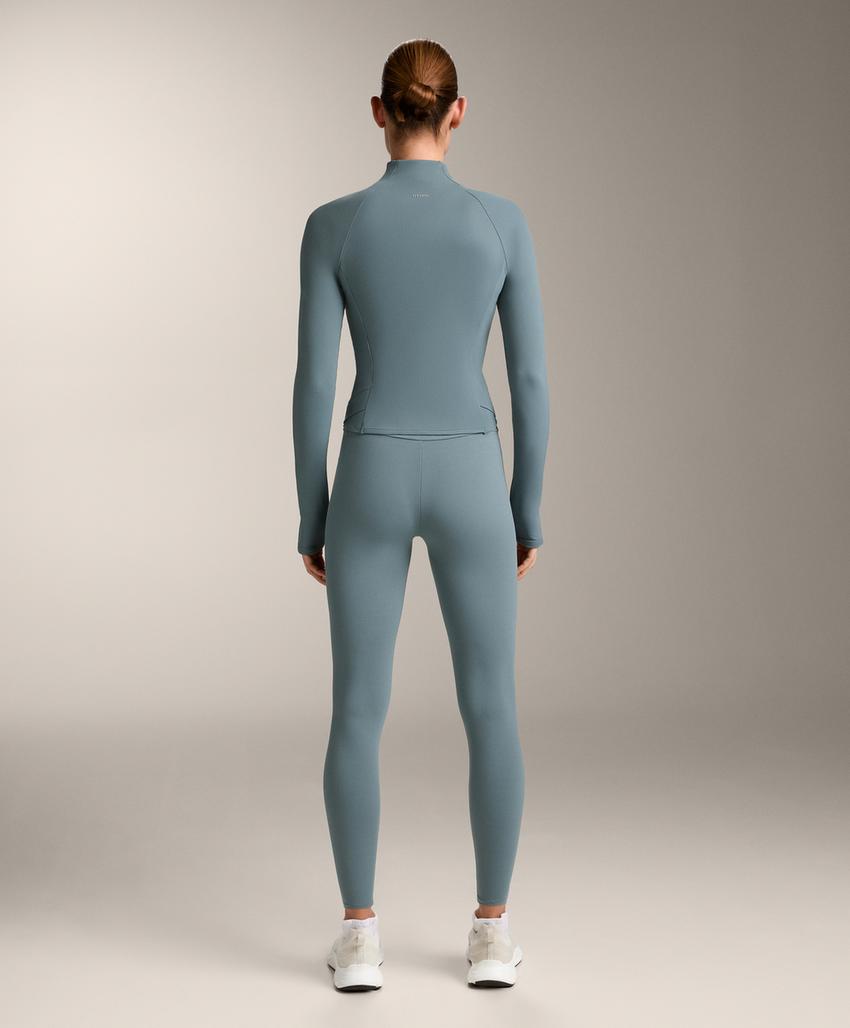 Легкая и теплая высокотехнологичная куртка