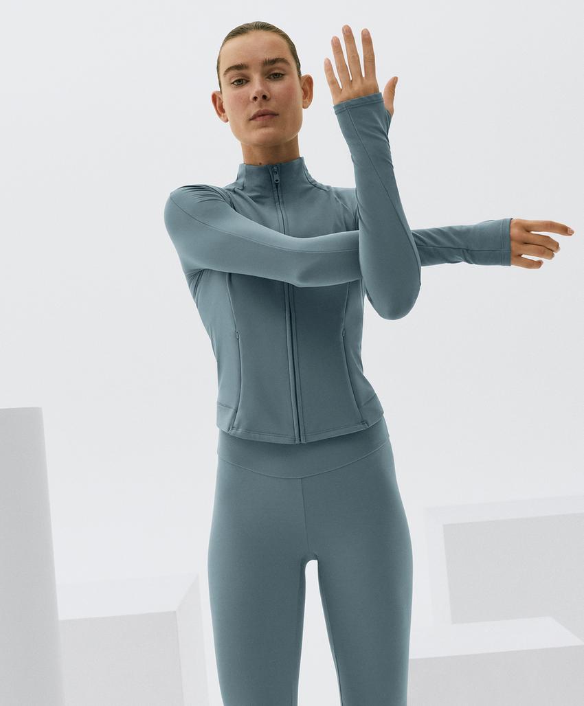 Легкая и теплая высокотехнологичная куртка