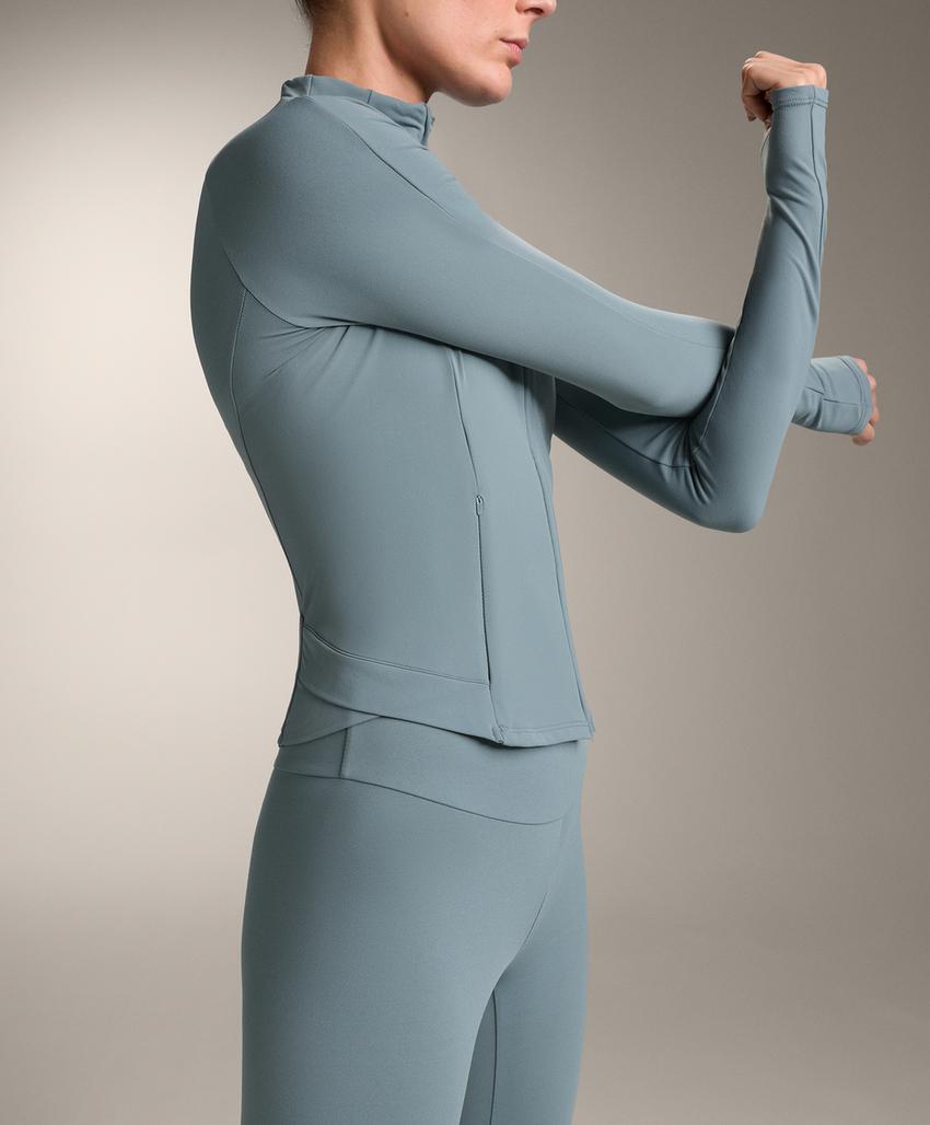 Легкая и теплая высокотехнологичная куртка