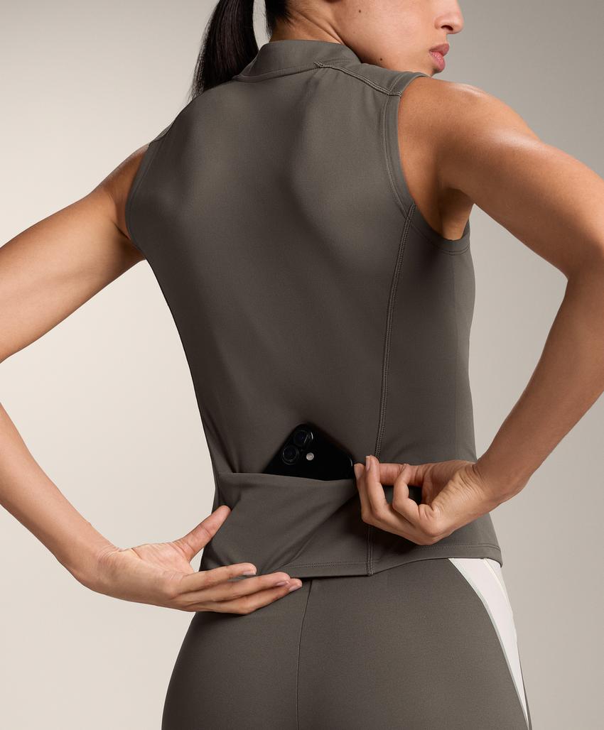 Футболка на молнии без рукавов