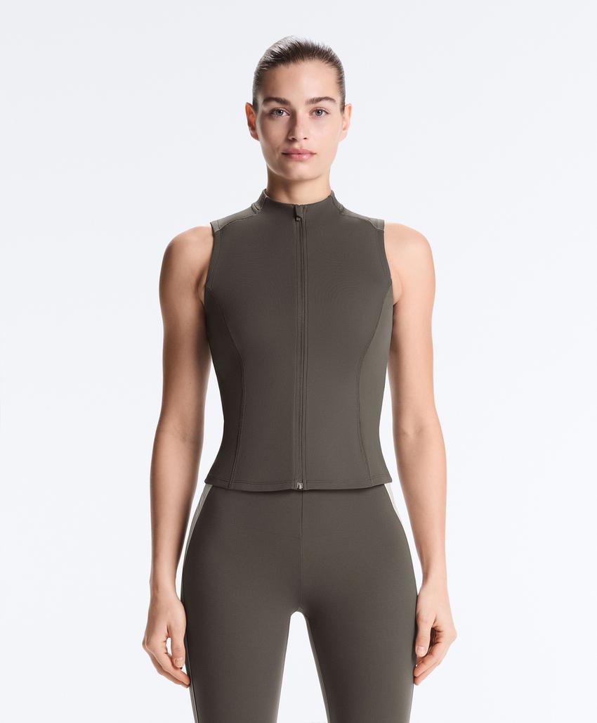 Футболка на молнии без рукавов