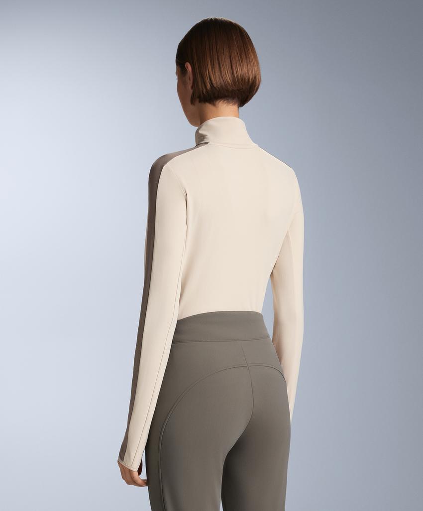 Термофутболка с молнией до середины груди