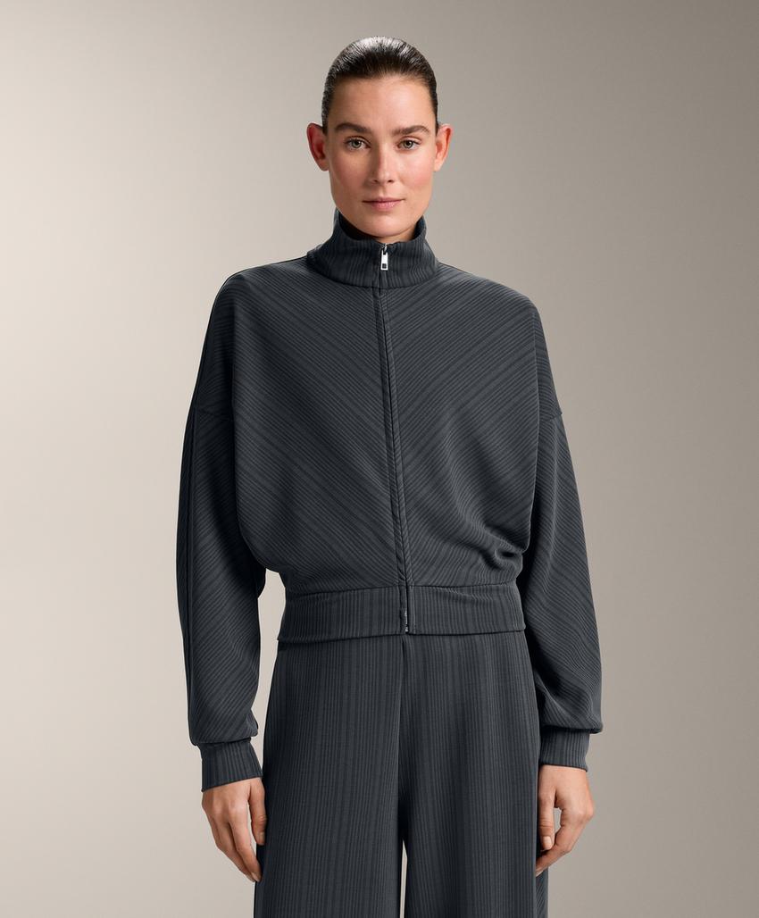 Куртка с асимметричной полосой из ткани с модалом