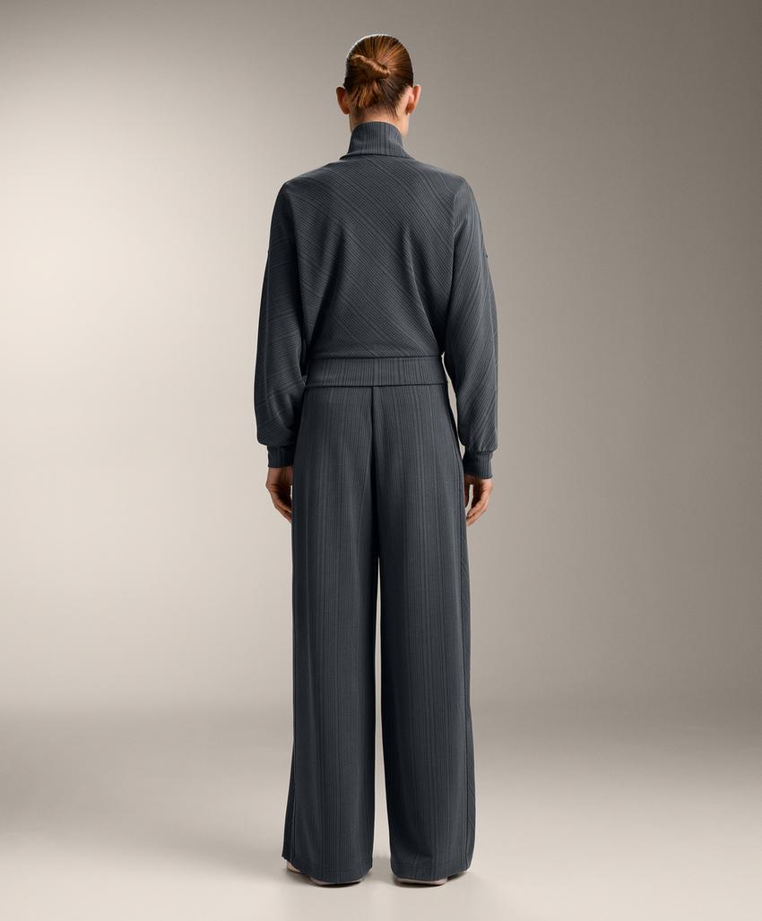 Куртка с асимметричной полосой из ткани с модалом