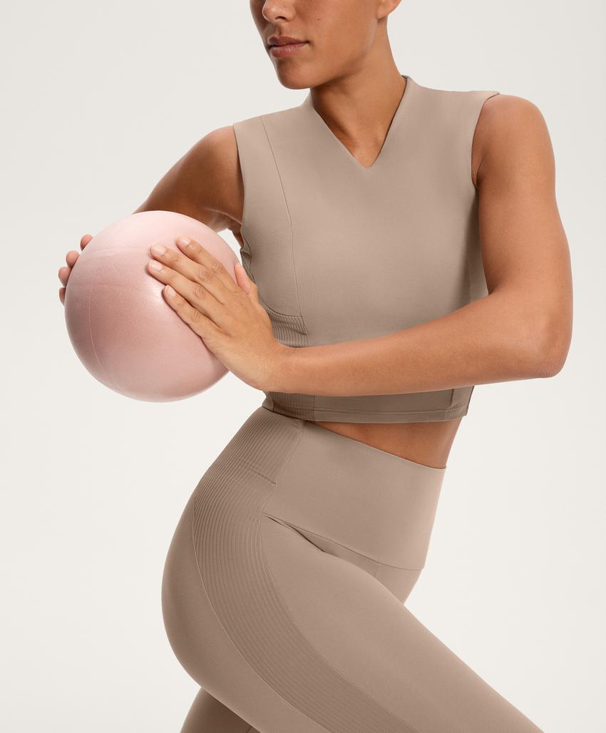 Удобные леггинсы с высокой посадкой и длиной до щиколотки из ребристого материала