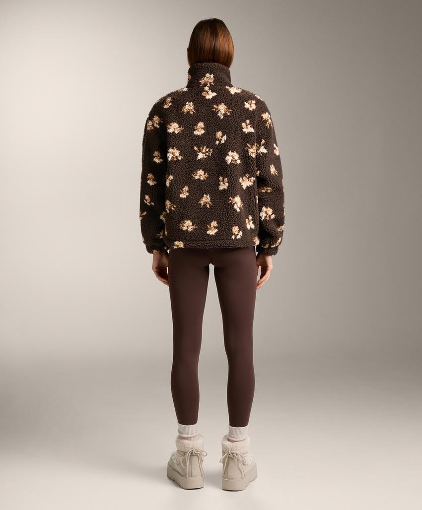 Пушистая куртка с цветочным принтом из искусственного меха