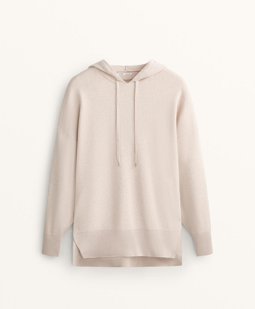 Длинный вязаный свитер с капюшоном