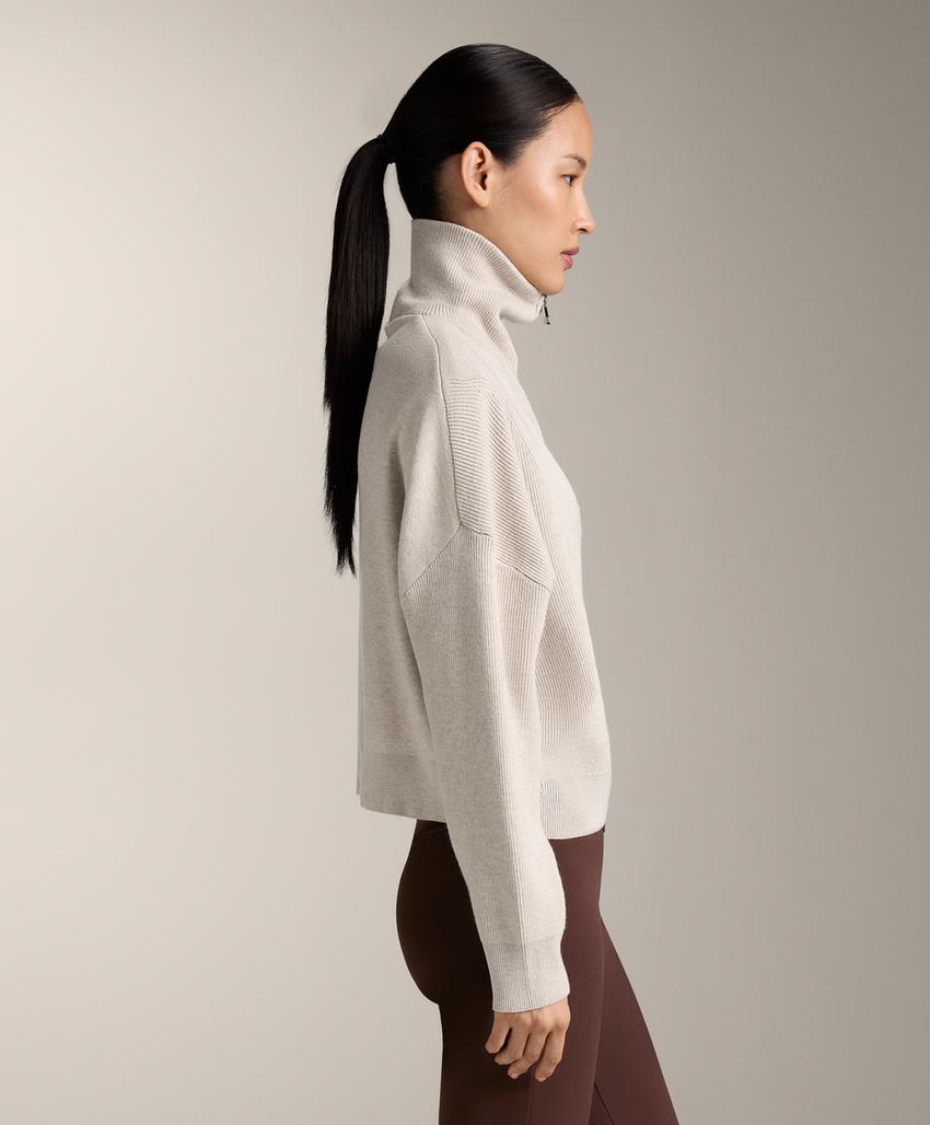 Трикотажный свитер с высоким воротником и деталями из ребристого трикотажа