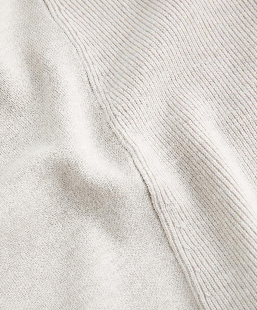 Трикотажный свитер с высоким воротником и деталями из ребристого трикотажа