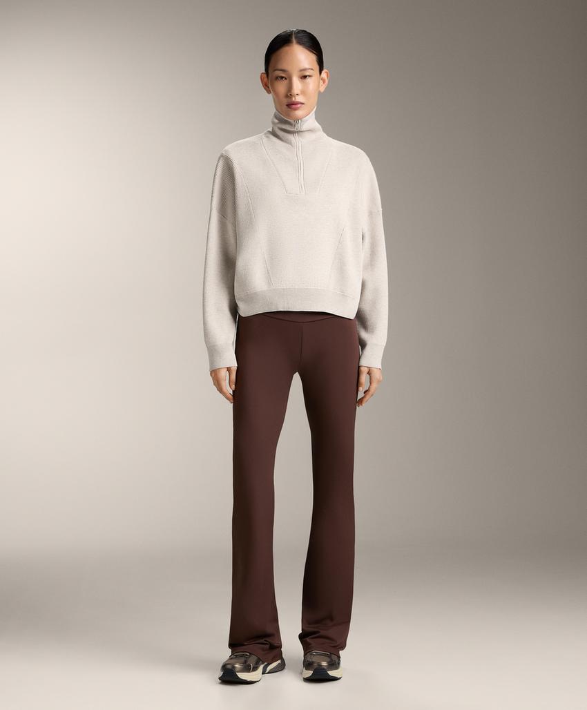 Трикотажный свитер с высоким воротником и деталями из ребристого трикотажа