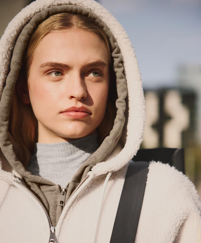 Куртка с капюшоном из искусственного меха