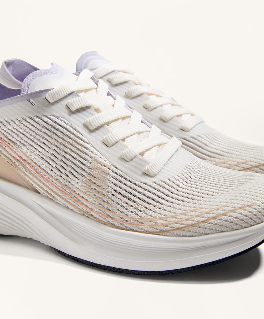 Кроссовки для бега - для начинающих, легкие