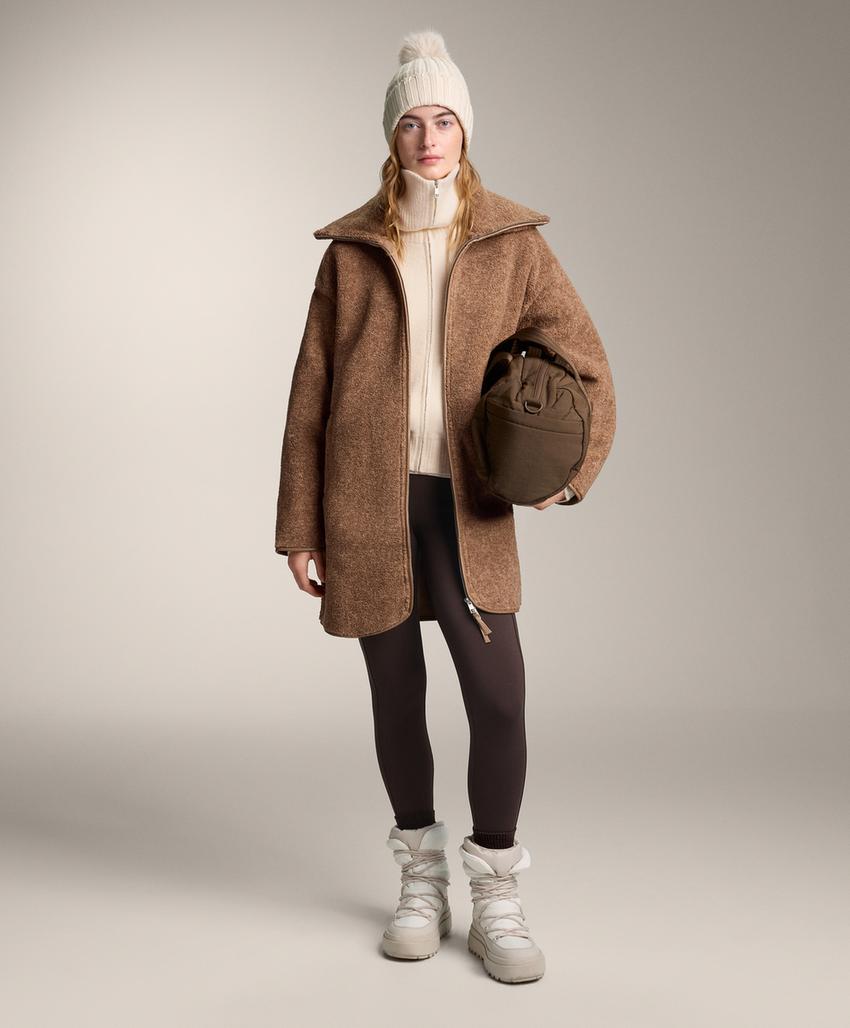 Вязаная куртка с высоким воротником