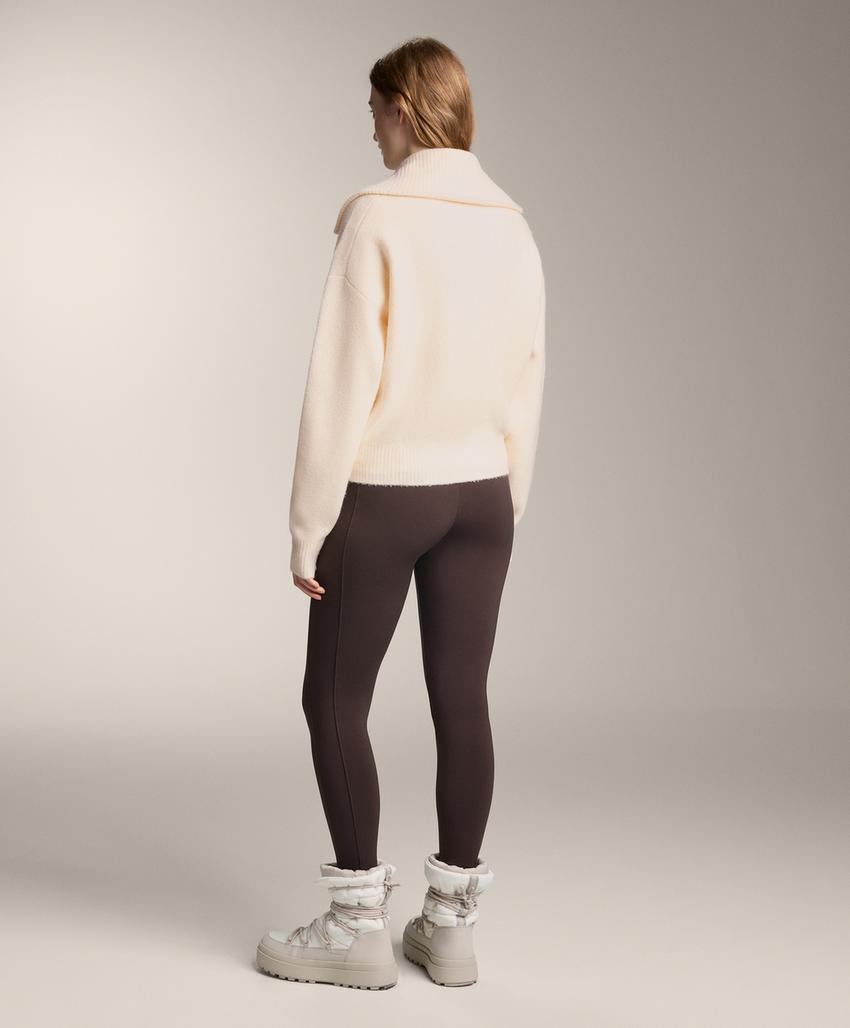 Вязаная куртка с высоким воротником