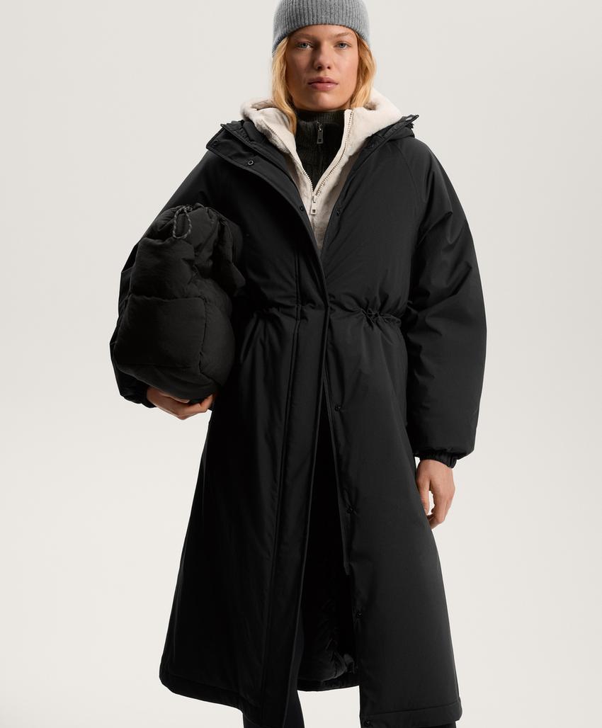 Длинный утепленный пуховик oysho из 10k thindown® водонепроницаемый и легкий