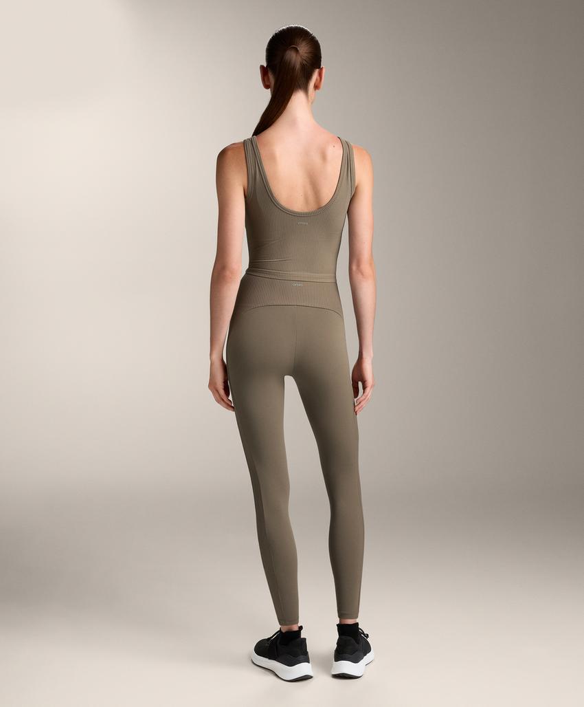 Топ-бакер из ребристого трикотажа с открытой спинкой comfortlux