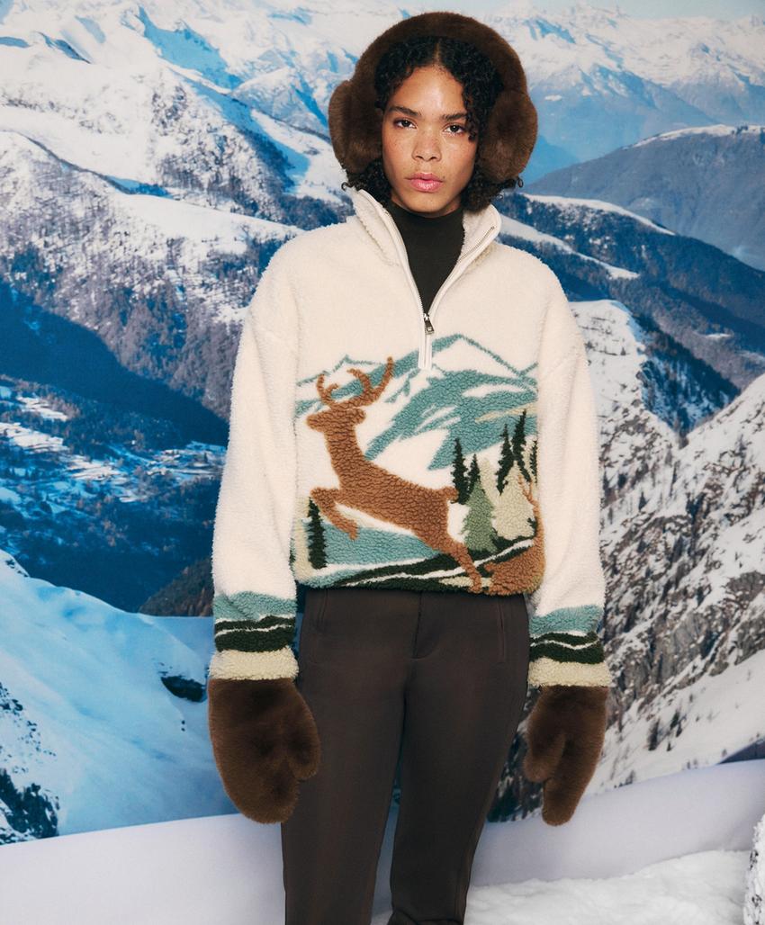 Свитшот с отделкой под мех оленями и ландшафтом