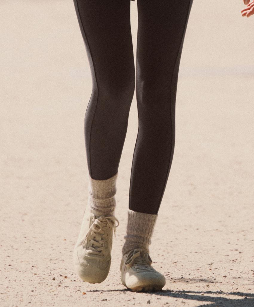 Кроссовки из спилковой кожи