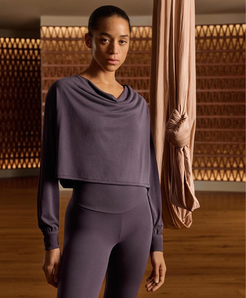 Футболка с драпированным вырезом из модала