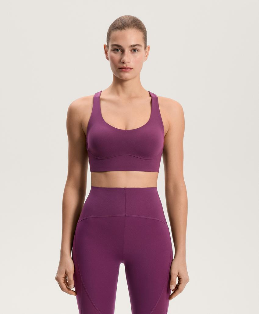 Сжатый бюстгальтер средней поддержки с чашечками